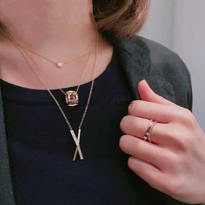 Colliers pendentifs Bijoux de créateurs 2023 Nouveau collier de croix recouverte de diamant Europe et la personnalité de la mode des États-Unis avec H24227 en forme de X