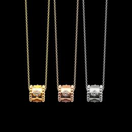 colliers pendentifs bijoux de créateurs luxe cjewelers VC lettre papillon fleur à quatre feuilles perceuse complète chandail chaînes kaléidoscope collier emballage d'origine