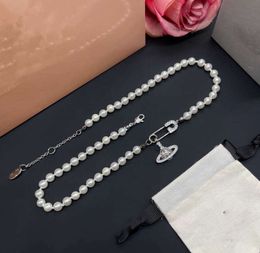 Anhänger Halsketten Designer Brief Vivian Colliers Luxus Frauen Modeschmuck Metall Perlenkette cjeweler Westwood Motion aktuelle YT1520