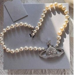 Collane con ciondolo Designer Lettera Vivian Girocolli Gioielli di moda per donna di lusso Collana di perle in metallo cjeweler Westwood Design del flusso di marea ge7