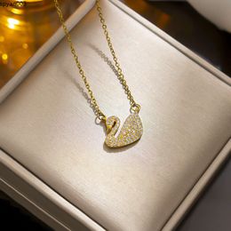 Pendentif Colliers Collier de créateur Collier de cristal de mode Lumière Luxe White Swan Cadeaux pour