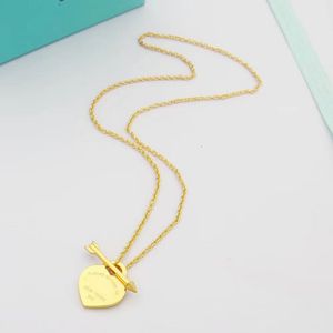 Collares colgantes Collar de diseñador para mujer Joyería de moda Amor Corazón Joyería de moda Cadena de diamantes Elegancia