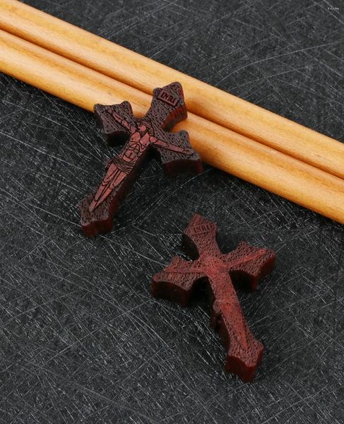 Collares colgantes Diyalo 2 unids rojo natural cruz de madera encantos cristiano INRI crucifijo Jesucristo DIY joyería collar accesorios
