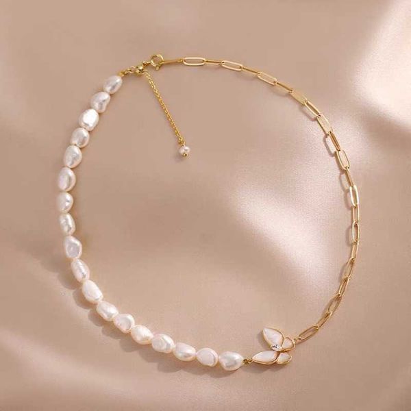 Collares colgantes Cámaras domo ALLNEWME Collares clásicos con cuentas de perlas de agua dulce para mujer Gargantillas de cadena de eslabones asimétricas de mariposa de concha natural blanca AA230428