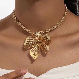 Pendentif Colliers Dramatique Collier Floral Chaîne Femmes Filles Produit Plaqué Or Bijoux De Mode Cadeau De Fête Style CN294