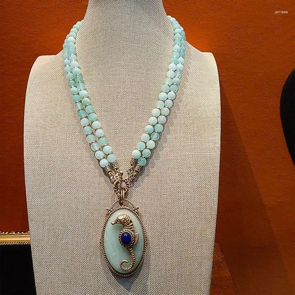 Colliers pendants Tendances de la mode européenne et américaine Rétro Art Natural Stone Seahorse Collier à double couche perle à la main
