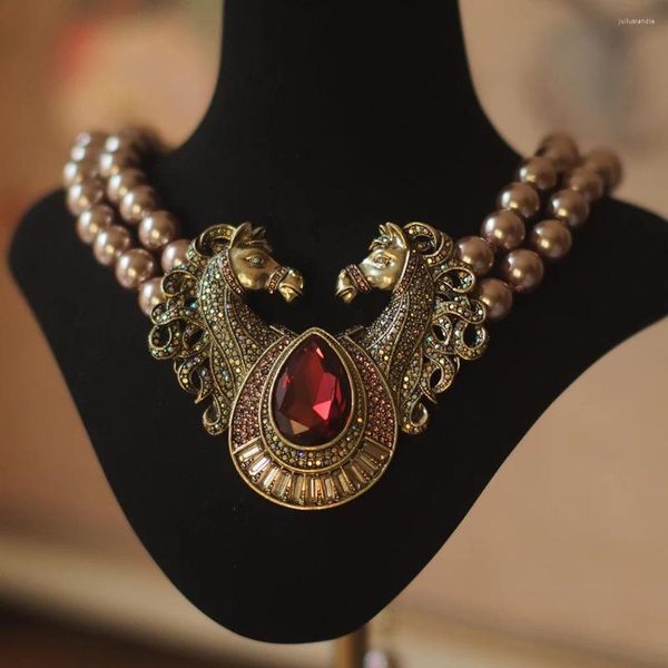 Collares colgantes Europeo y americano HD Vintage de la industria pesada Noble Elegante Cristal con incrustaciones de piedras preciosas Estilo troyano 2024 Edición de moda