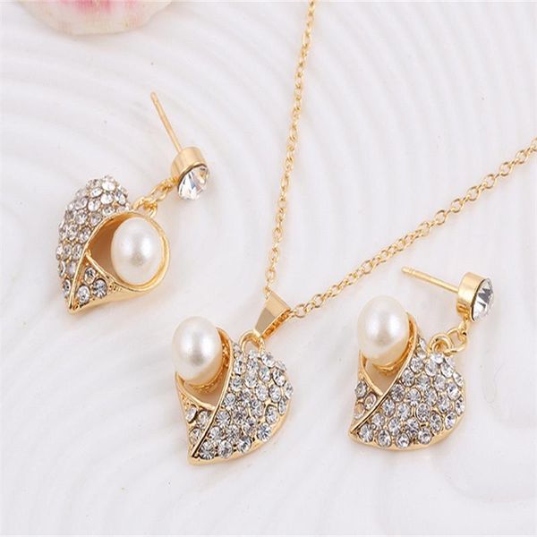 Pendentif Colliers Coeur européen et américain Imitation Perle Ensemble de bijoux Collier de diamant d'eau Boucles d'oreilles