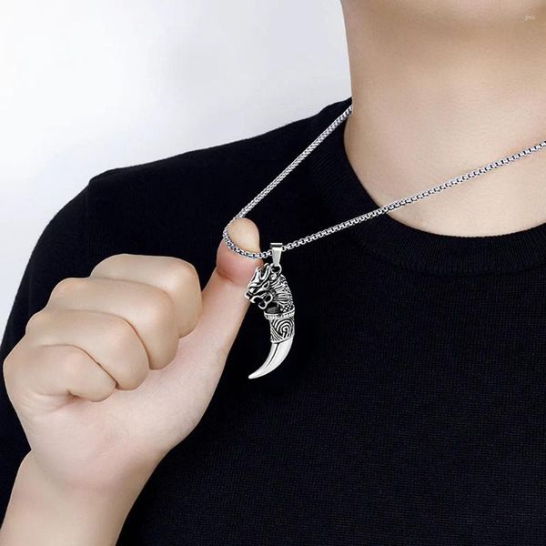 Colliers pendants Collier de hip-hop européen et américain Collier dentaire masculin Sentille haut de gamme Mace Titanium Steel