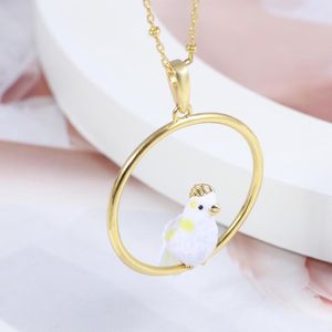 Collares colgantes Personalidad de joyas europeas y americanas esmaltado esmaltada de esmalte a mano tridimensional lindo pájaro blanco anillo de oro cuello