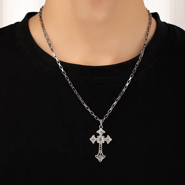 Pendentif Colliers Niche européenne et américaine Punk Cross Collier Style féminin Tempérament personnalisé Chaîne de clavicule Cadeaux en gros