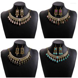 Colliers pendants European et américain Retro exagéré Collier de bijoux carré géométrique avec boucles d'oreilles en eau