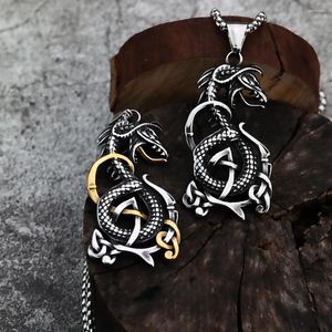 Hangende kettingen Europese en Amerikaanse stijl Modieuze Viking Dragon -gevormde gepersonaliseerde herenvakantie Gift Titanium stalen sieraden