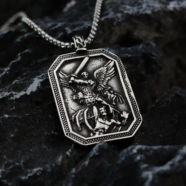 Colliers pendants style européen et américain Viking Warrior Shield Knight Dominering Men's Hang Tag Bijoux en acier inoxydable personnalisé