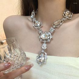 Collares colgantes Cadena de cuello de cristal exagerada Collar de gota de agua romántico exquisito para mujeres Accesorios magníficos Joyería clásica