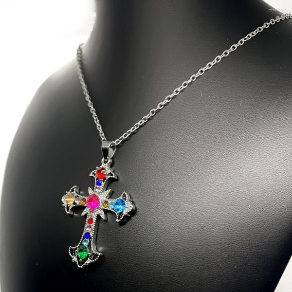 Pendentif Colliers Couleur Exquise Strass Incrusté Métal Croix En Forme De Coeur Chaîne Collier Cadeau Bijoux