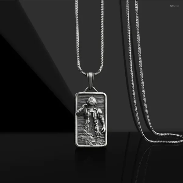 Pendentif Colliers Mode 3D Motion Diver Collier Bibelot Rétro Titane Chaîne En Acier Hommes Punk Hip Hop Personnalité Bijoux Gratuits Cadeau