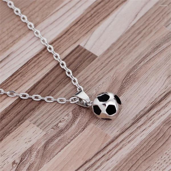 Collares colgantes de moda encanto de fútbol 3D para hombres mujeres lindo fútbol clavícula cadera suéter amante de los deportes joyas