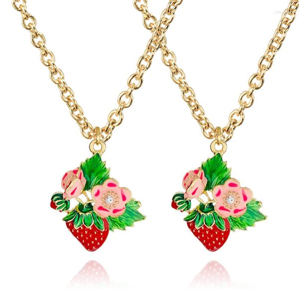 Collares colgantes Moda Aleación Fruta Fresa Collar Cadena de clavícula con ropa Accesorios de regalo para niñas