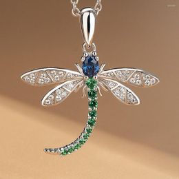 Hangende kettingen mode schattige libelvormige ketting voor vrouwen met luxe blauw kristal zirconia bruiloft sieraden accessoires