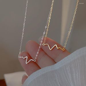 Collares colgantes Diseño de moda Sentido Collar de latido del corazón 2023 Cadena de clavícula de color plateado de lujo Pareja para joyería de mujer