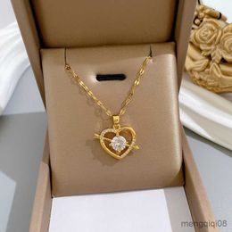 Anhänger Halsketten Mode europäischen Ins-Stil ein Pfeil durch das Herz Zirkon Halskette Kristall Titan Stahl vergoldet Damenschmuck R230612