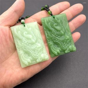 Collares colgantes Moda Verde Jade Piedra Tallada a mano Dragón Cuadrado Collar de la suerte Amuleto chino Fiesta Ropa de moda Regalo de joyería