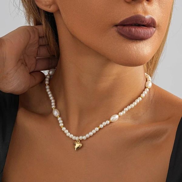 Colliers pendentiels imitation de mode Collier d'amour perlé pour femmes Simple Versatile Ladies Party 2024 bijoux en gros