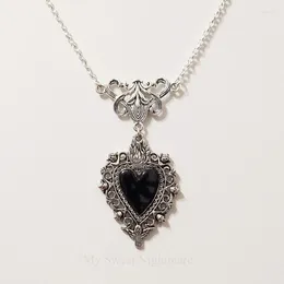 Collares colgantes Moda Sagrado Corazón Collar Negro Joyería gótica Memento Mori Regalo ardiente para mujeres