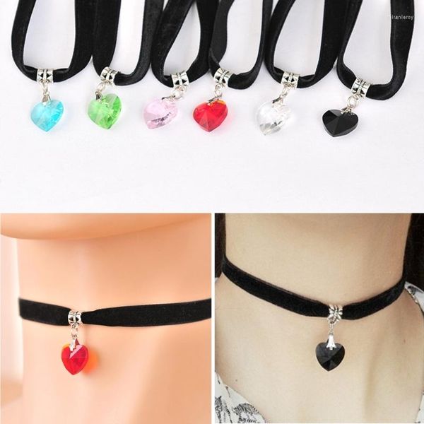 Collares colgantes Moda Sexy Gargantillas de terciopelo negro Estilo punk Declaración Cristal Amor Corazones Collar para mujeres Joyería de fiesta Y08E