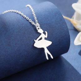 Colliers de pendentif Fashion Silver plaqué de fil Drawing Beautiful Ballet Girl