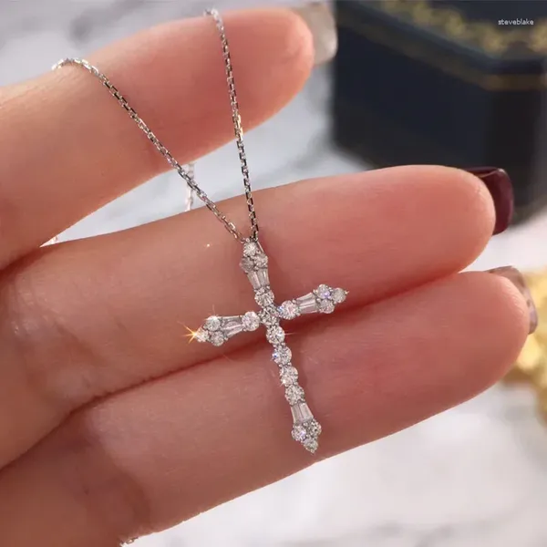 Colliers pendants Collier de croix pour femmes avec cristal cubique Zircone Bridal Wedding Daily Wear Jewelry