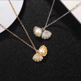 Colliers pendentifs Collier de perles artificielles à la mode et charmante
