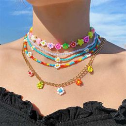 Colliers pendants Collier de chaîne de perles colorée bohème adaptée aux femmes filles mignons accessoires floraux Colliers bijoux cadeaux J240516