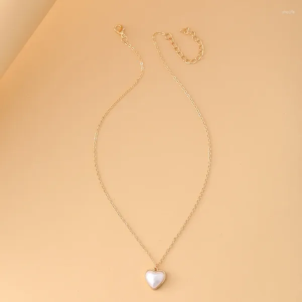 Collares colgantes Fashione Pearl Necklace Retro Heart Clavícula Cadena Joyería para mujeres Chica Novia