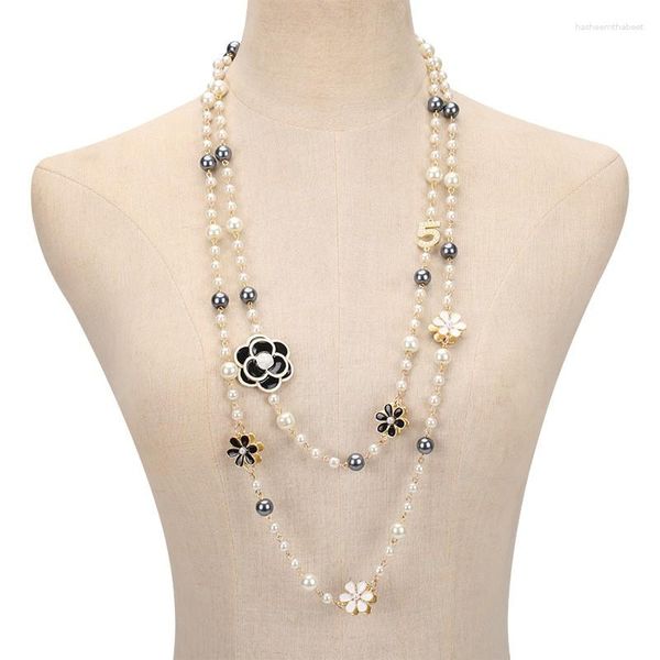 Collares colgantes Feehow Camellia Imitación Perla Suéter Cadena para mujeres Dulce Romántico Blanco Collar largo Joyería usable diaria