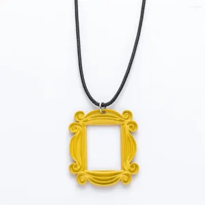 Pendentif Colliers Friends The TV Show Judas Cadre Collier Porte Jaune Émail Classique Bijoux Accessoires Cadeau Femmes