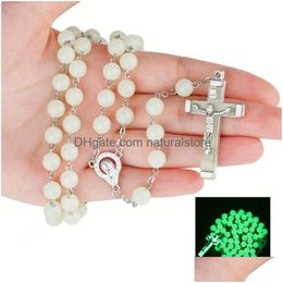 Colliers pendentifs brillent dans le noir croix chapelet collier pour femmes lumineuses perles catholiques Relius Jésus Crucifix pendentif bijoux goutte Dhvtx