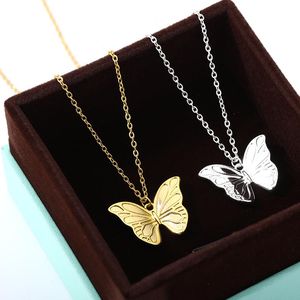 Colliers pendants Collier de tour de cou papillon doré pour femmes chaîne en acier inoxydable Chrismas Jewelry Gift 2023