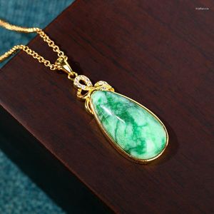 Collares colgantes Collar de jade de imitación chapado en oro Mujer País Marea Gota de agua Luz Accesorios de lujo Chino
