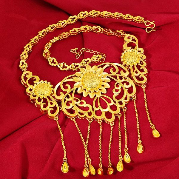 Collares colgantes Collar chapado en oro Señora Flor Joyería rica Video de boda Cadena de oro