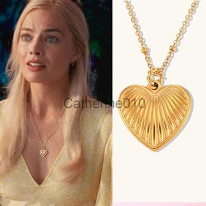 Collares colgantes Collar de hojas de acero inoxidable chapada en acero inoxidable Collar de delantero de ala de delicadeza Margot Robbie Piciente de corazón rayado Posting para Mujeres J230817