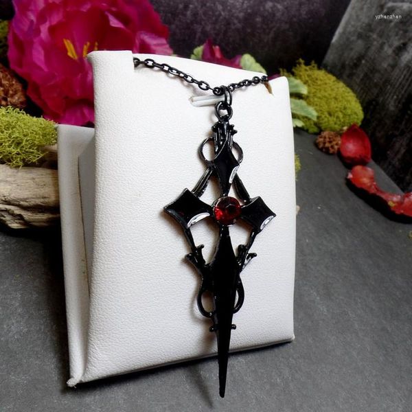 Colliers pendants Goth Collier de chaîne de chaîne de croix Satanic Black Rouge