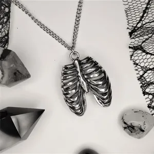 Colliers pendants Goth Rib Os Bone Cage Chain