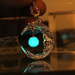 Hanger kettingen Gothic Creative Moon Crescent Luminous Stone voor mannen en vrouwen Simple Fashion Holiday Pasen Pasen sieraden