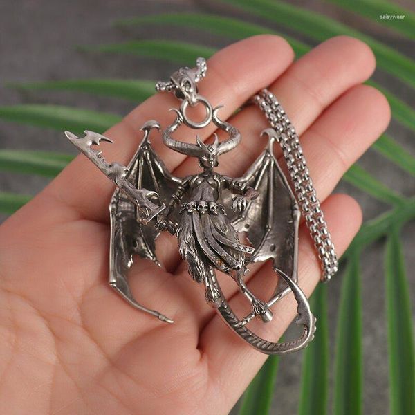 Pendentif Colliers Gothique Dark Hell Horn Demon King Wing Scythe Collier Hommes et Femmes Personnalité Rock Bijoux