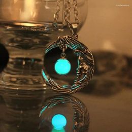 Colliers pendants Gothic Face Moon Night Glow Gow Gemstone avec simplicité créative et ACCESSOIRES DE FESTIVALES DE FEUX FEMMES CRÉATIVES CADE