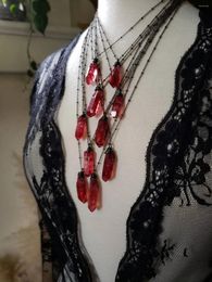 Colliers pendants Collier de chaîne multicouche gothique Dark Department Ruby Crystal Personality Choker Spot Bijoux pour les femmes