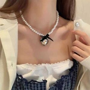 Colliers de pendentif Gothic Retro Fashion Black Arc Black Collier de perle de perle de perle en perle du cœur adapté aux filles Emo 2000
