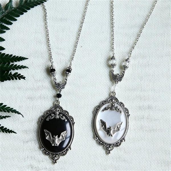 Collares colgantes Gótico Vampiro Murciélago Suéter Collar Plateado Enmarcado Cameo Halloween Bruja Cristal Regalo para amante